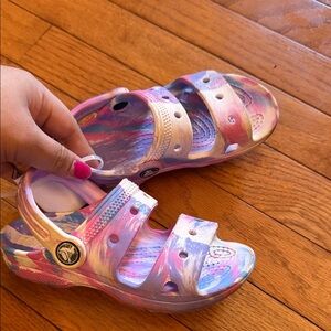 CROCS Kids Tie-Dye Sandals in Pink, Purple & Blue